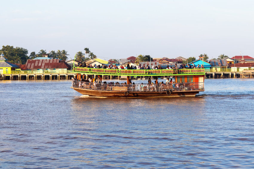 Traveling Along the Kapuas River by Boat