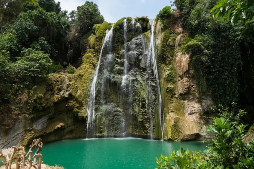 Nglirip Waterfall hiking